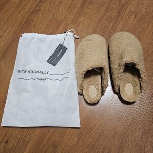 NWT Intentionally Blank Beige Cozy Slippers
